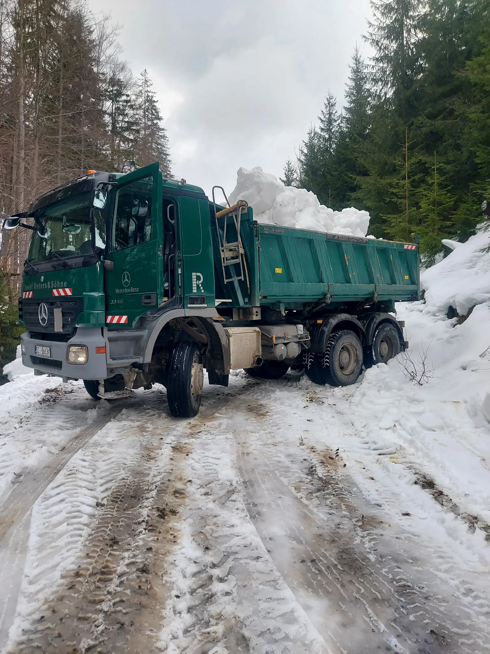 Transport śniegu na skocznię narciarską Malinka w Wiśle — usługi transportowe ZTMizera